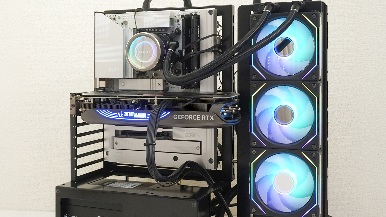 長尾製作所 オープンフレームケース ATX 美品 自作PC パーツのデザインを100％楽しむ“オープンフレームケース”の魅力