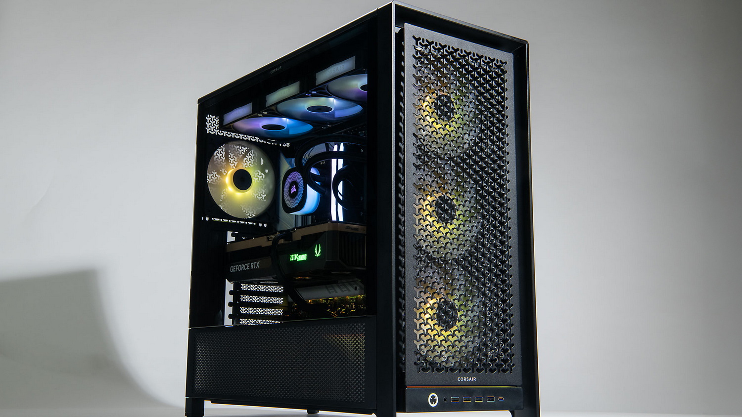 42cmクラス簡易水冷「iCUE LINK TITAN 420 RX RGB」も使える