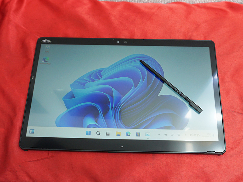 富士通の13.3インチ2in1 PCが14,800円！第8世代CoreやWindows 11