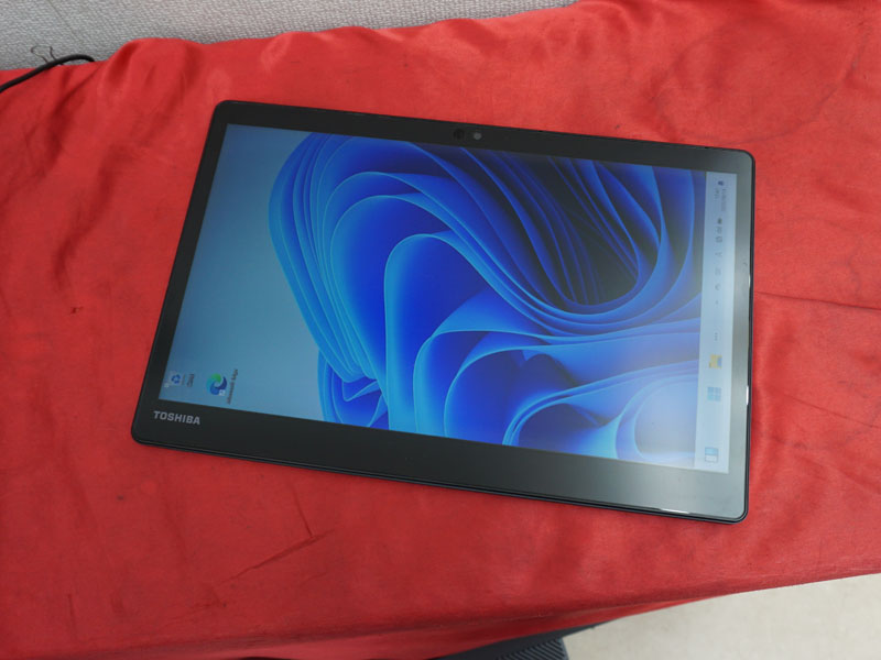 第8世代Core i5搭載の13.3型2in1「dynabook D83/DR」が22,800円