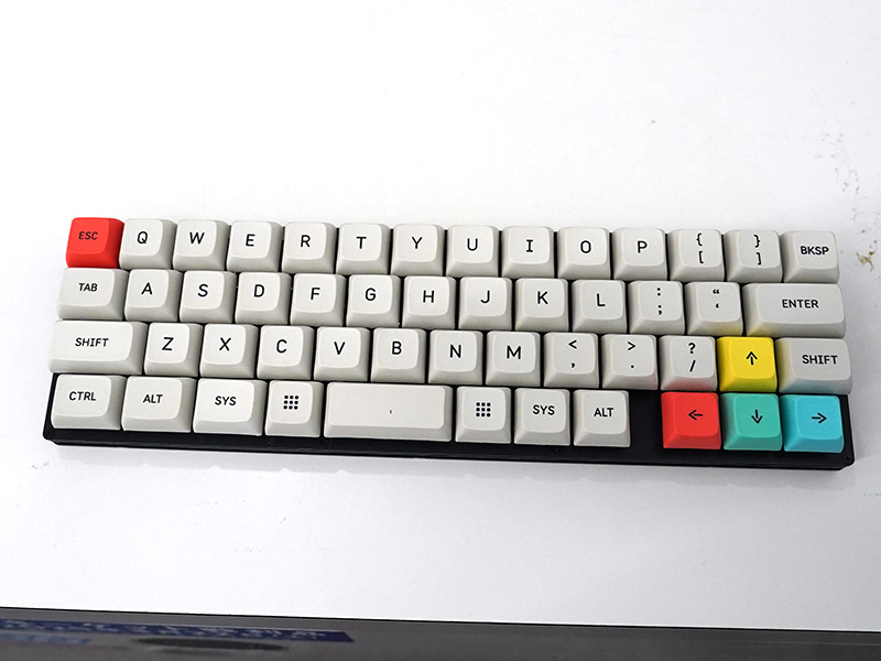 カーソルキーも搭載した50%キーボード自作キット「CROSSARROW50