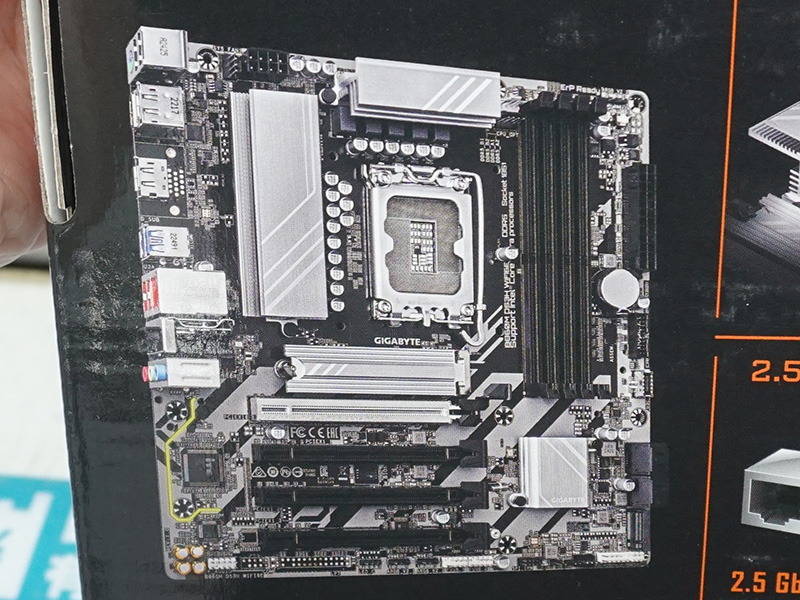 MicroATXマザーボード（4GHzのi3、メモリ16G 付き） MicroATXマザーボード（4GHzのi3、メモリ16G 付き）