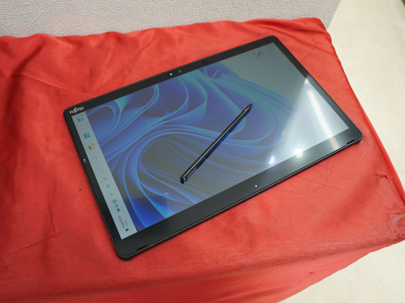 第8世代Core i3搭載の富士通Windowsタブレットが12,800円