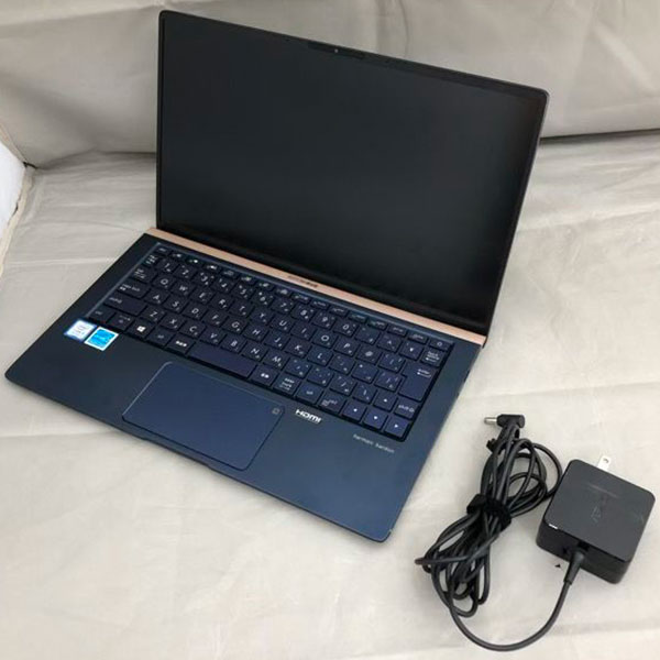 中古美品 ASUS ZenBook13＋Officeソフトつき Core i5-8265Uを搭載した13.3型「ZenBook」が31,980円、パソコン