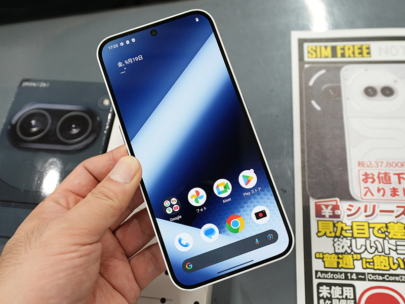背面が光る「Nothing Phone (2a)」が34,800円！おサイフケータイ