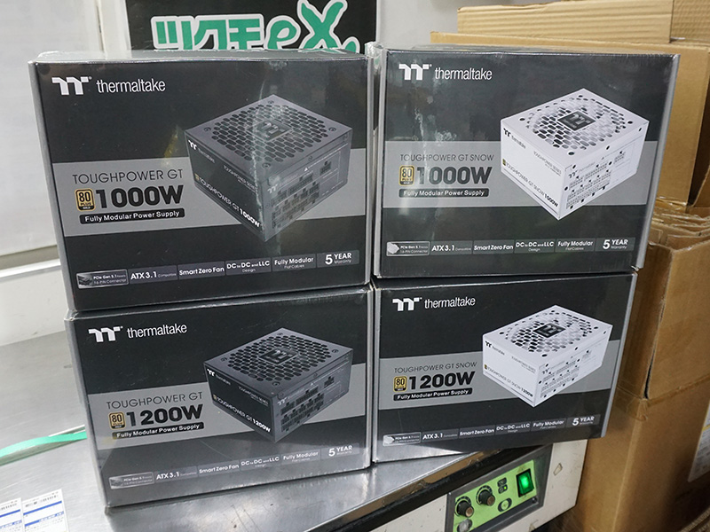 Thermaltake 80PLUS PLATINUM 1200W電源・オマケ付 ThermaltakeThermaltake TOUGHPOWER GT 1200W Thermaltake