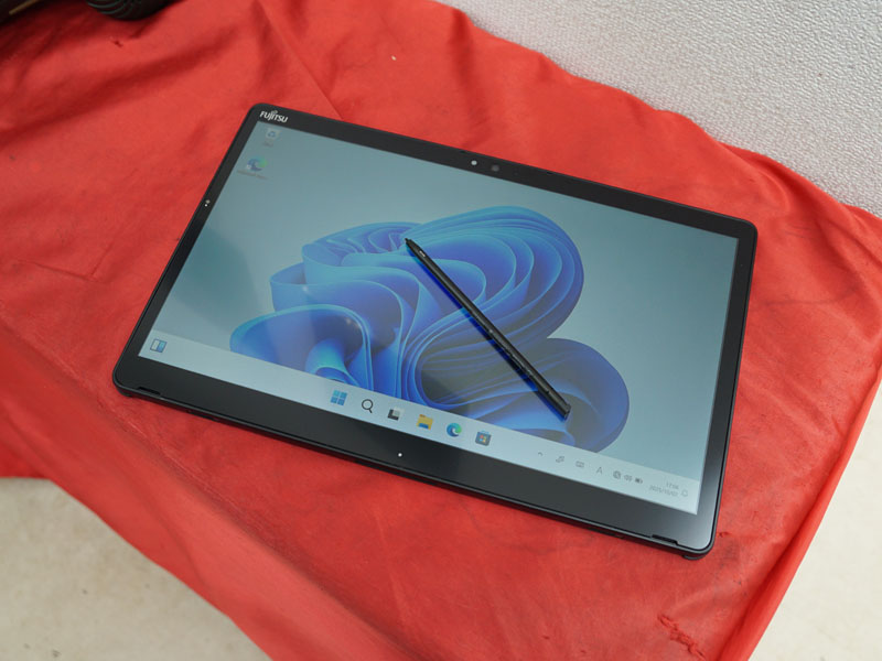 富士通のWindowsタブレット「ARROWS Tab Q739/AE」が12,800円