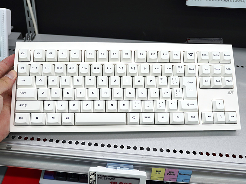 VAROの3モード対応日本語キーボード「VM87-J」が登場、静音モデルも