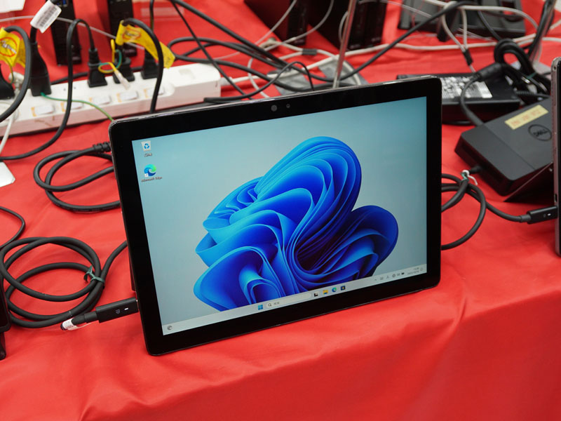 【美品】Dell Latitude 7200 2in1 i3/4/128gb Dellの12.3型Windowsタブレット「Latitude 7200 2in1」が12,800円