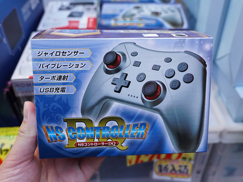1,700円のゲームパッド「NSコントローラー DQ」があきばお～に入荷
