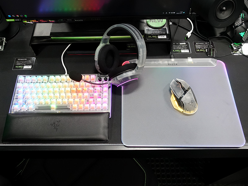 内部が透けるRazerの半透明ゲーミングデバイス「Phantom White
