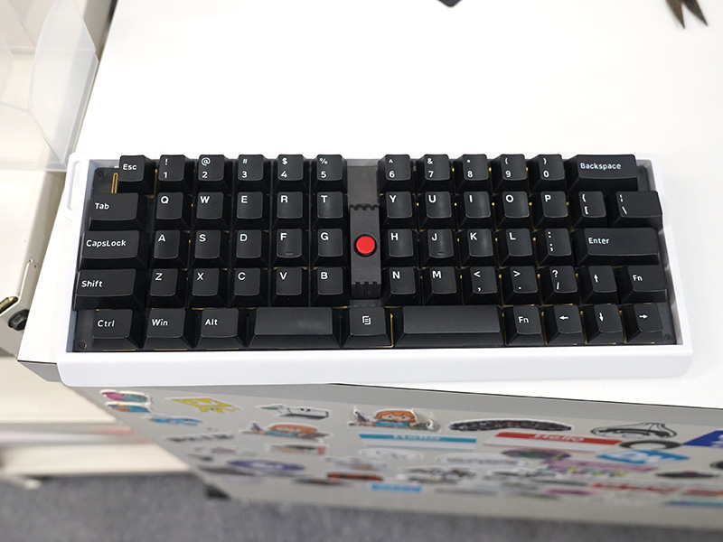 トラックポイント付きのキーボード自作キット「OLSK60 v2」 - AKIBA PC