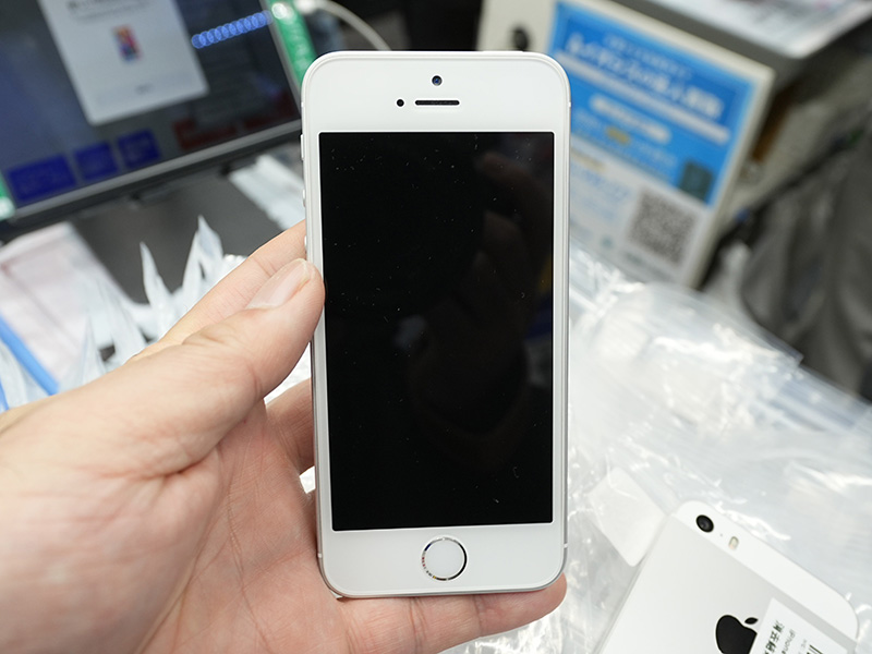 エモい写真撮影におすすめ？初代iPhone SEが5,980円！中古Cランク品が