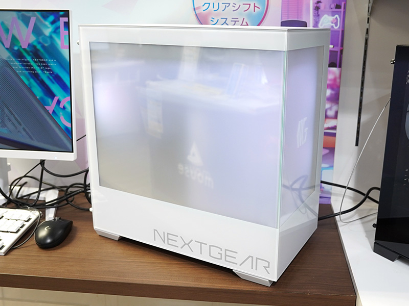 ボタン1つで中身が透ける「NEXTGEAR クリアシフトケース」搭載PCが