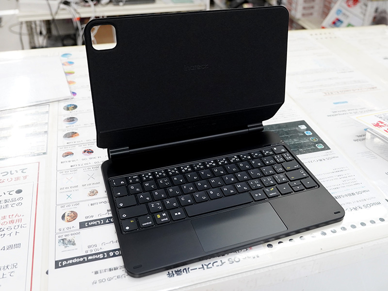 11インチiPad Pro/Air対応のマグネットフローティング日本語キーボード
