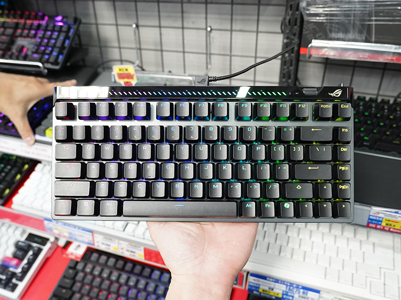 ASUSの75%キーボード「ROG Falchion Ace 75 HE」が登場、磁気スイッチ