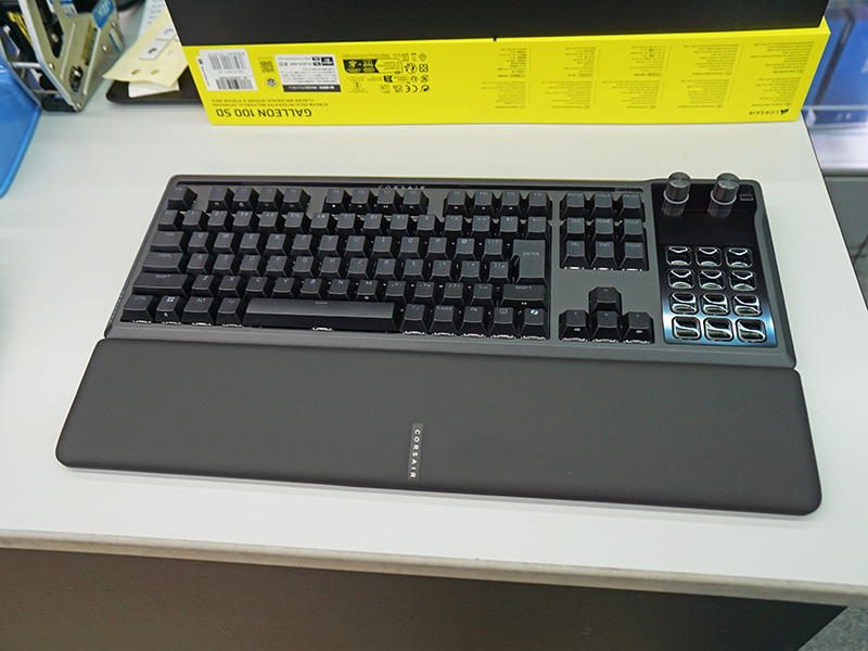 CORSAIR GALLEON Stream Deck内蔵ゲーミングキーボード CORSAIRのStream Deck内蔵メカニカルキーボード「GALLEON 100 SD」が
