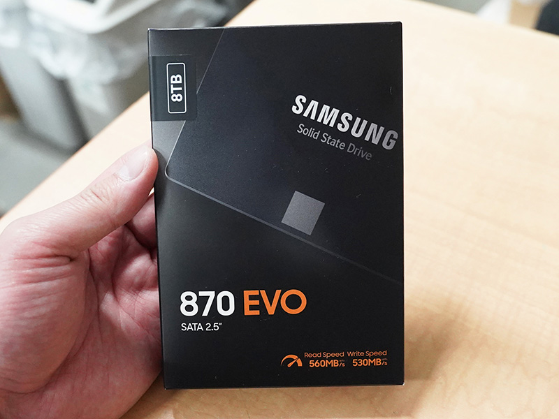 Samsungの2.5インチSATA SSD「870 EVO」に8TBモデル、価格は41万円以上