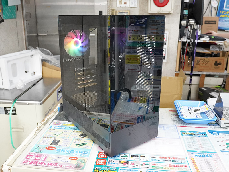 【極美品】ピラーレス ゲーミングPCケース + LEDファン7枚&ユニットセット MSIの安価なピラーレスPCケース「PAG PANO M110A」が登場、RGBファン×3