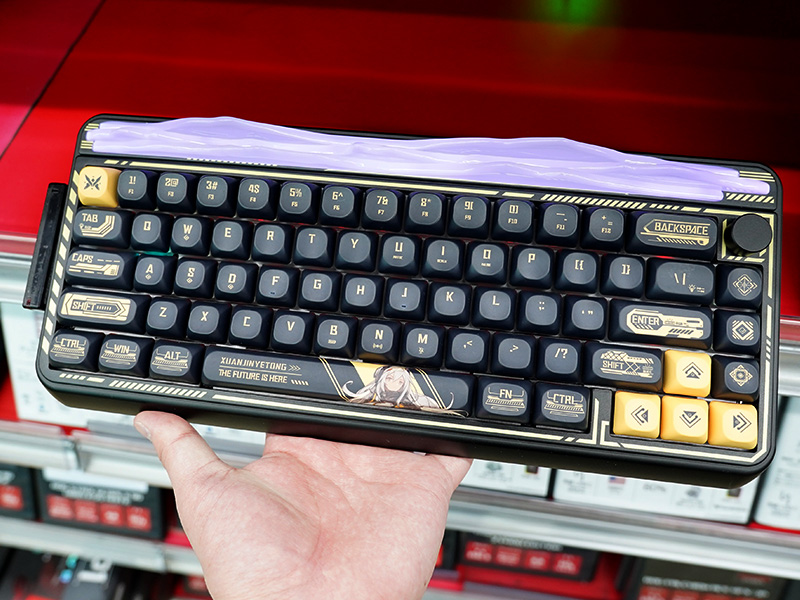 ド派手なライトバーを備えた65%キーボード「LEOBOG Hi65」が登場
