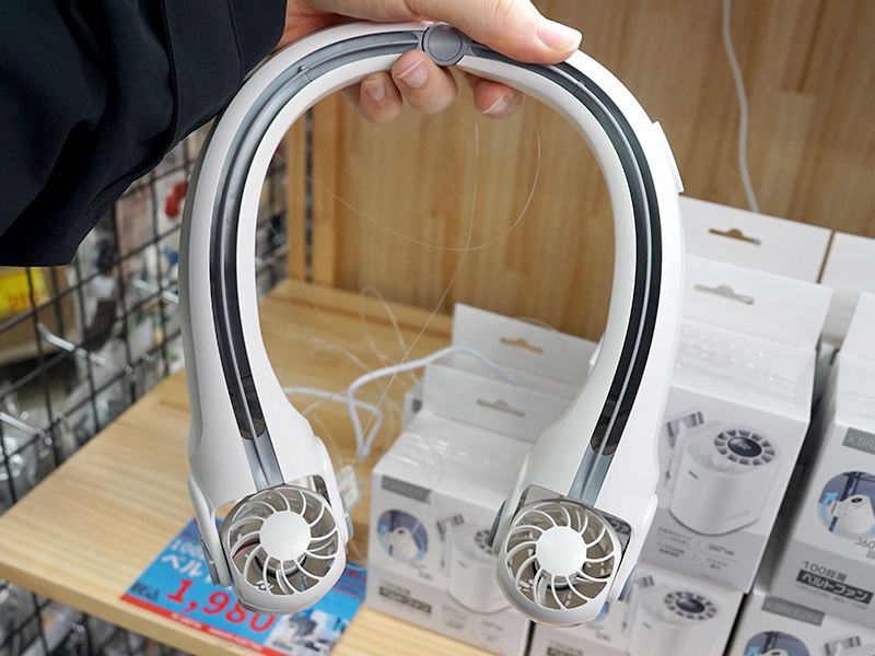 風向き調整対応のネッククーラーファン「ツインクールファン」が入荷