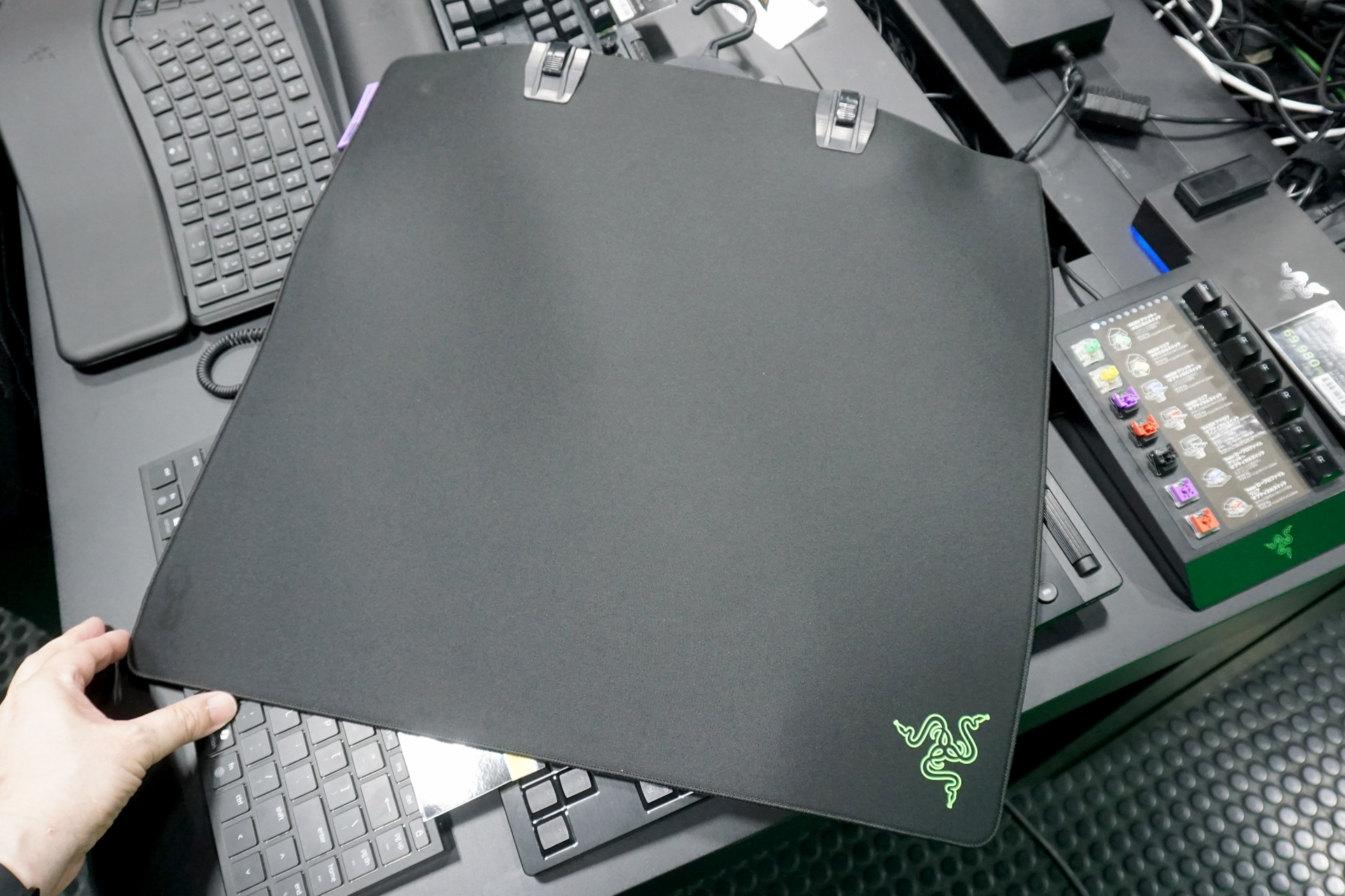 Razer初、速さを選べる布製マウスパッド「Gigantus V2 Pro」 - AKIBA