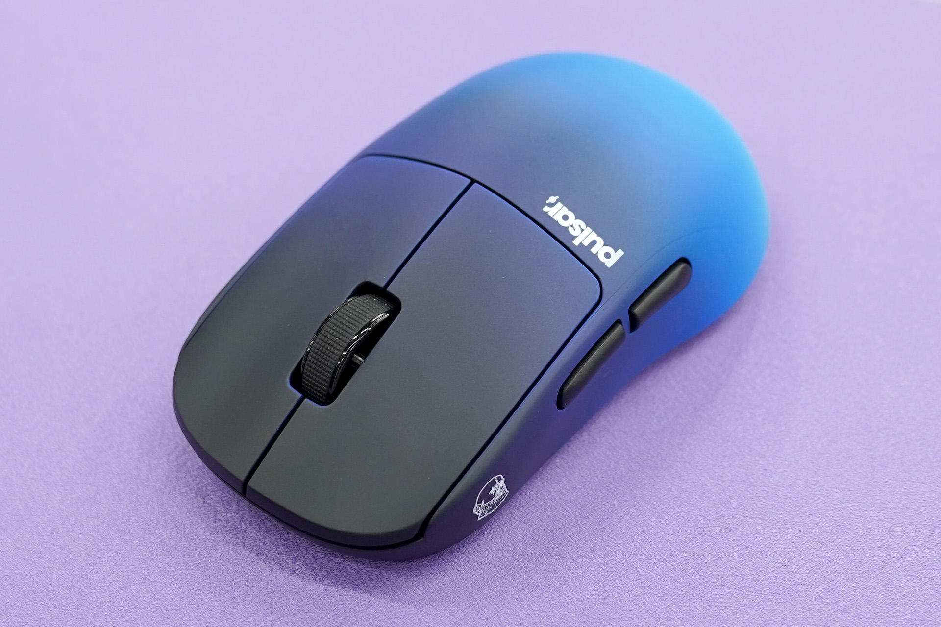 Pulsarの軽量ゲーミングマウス「X2H CrazyLight」にブルーの“BadSeed