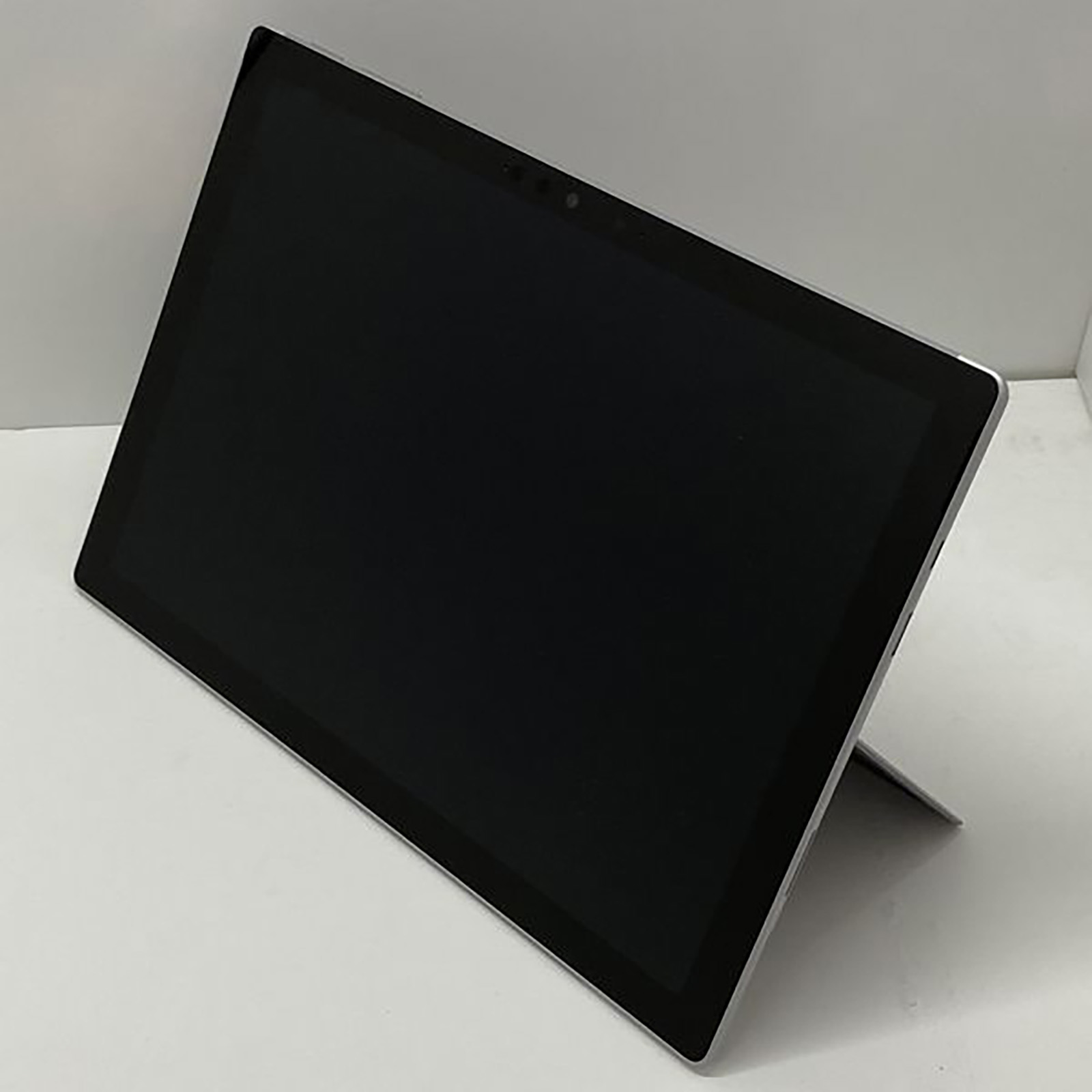 第10世代CoreやWindows 11 Pro搭載の「Surface Pro 7」が18,980円 