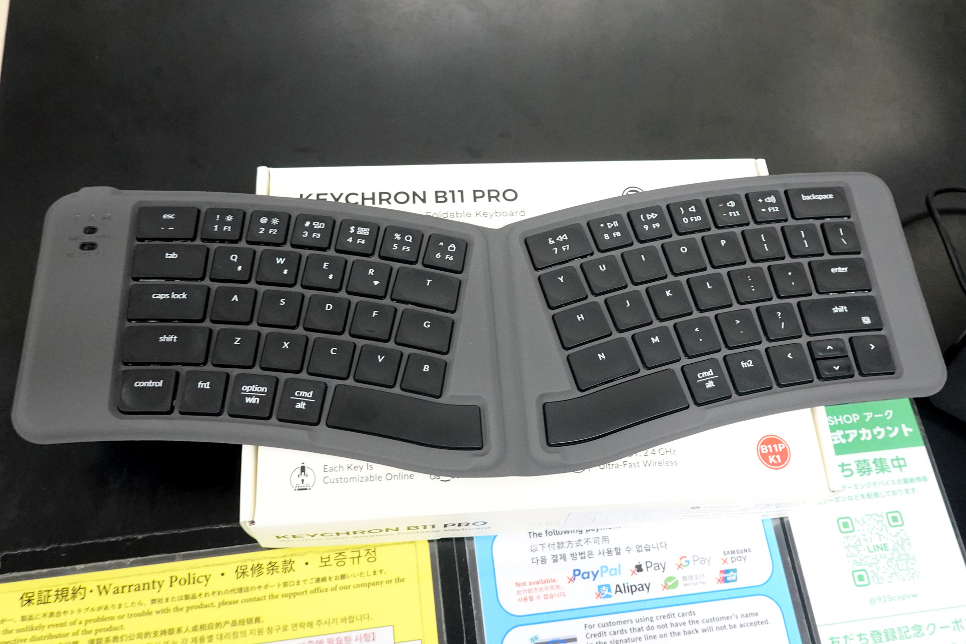 Aliceレイアウトの薄型折りたたみワイヤレスキーボード「Keychron B11