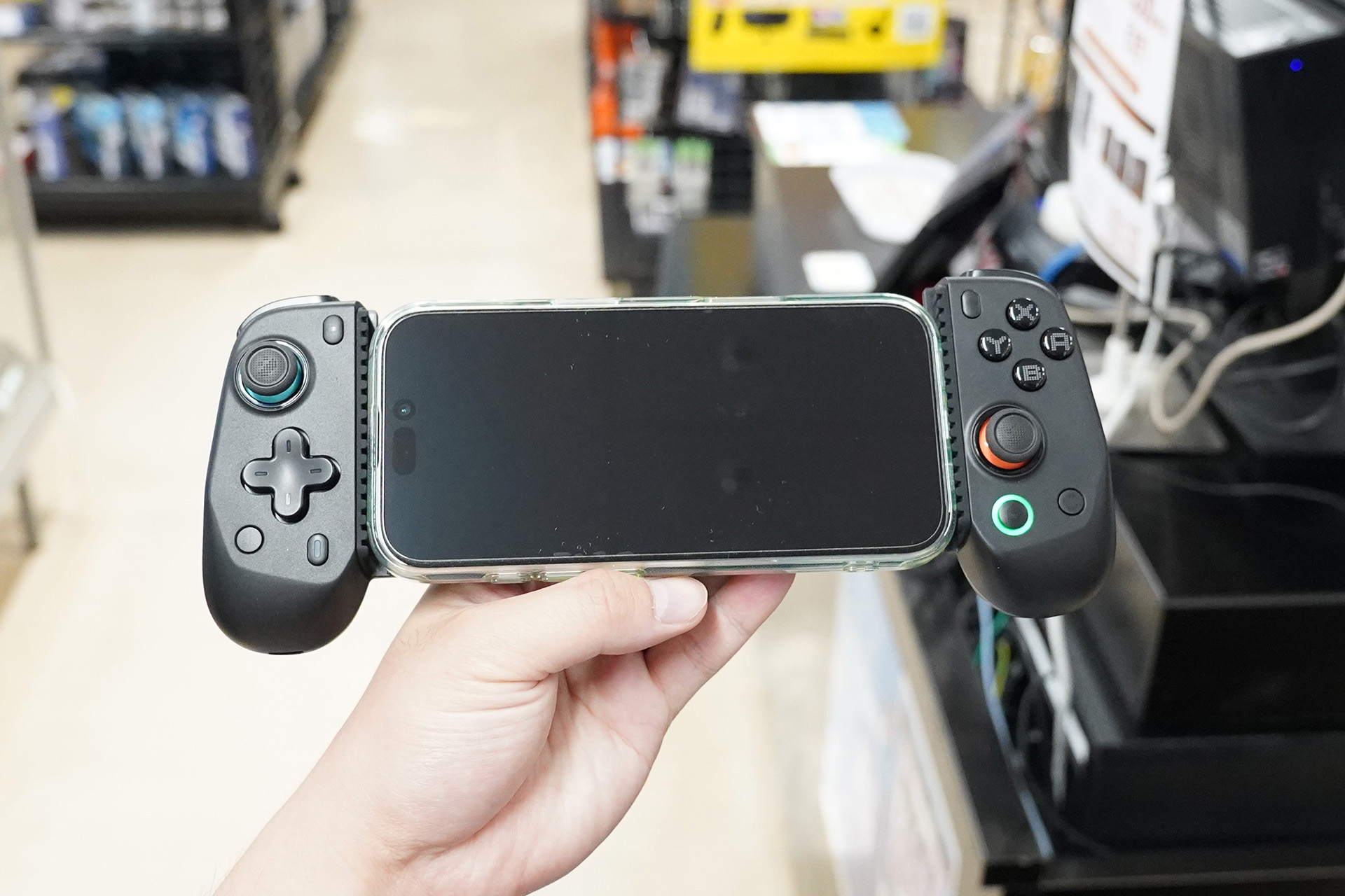 Nintendo Switch 2やスマホ対応の一体型ゲームパッド「LEADJOY BLADE