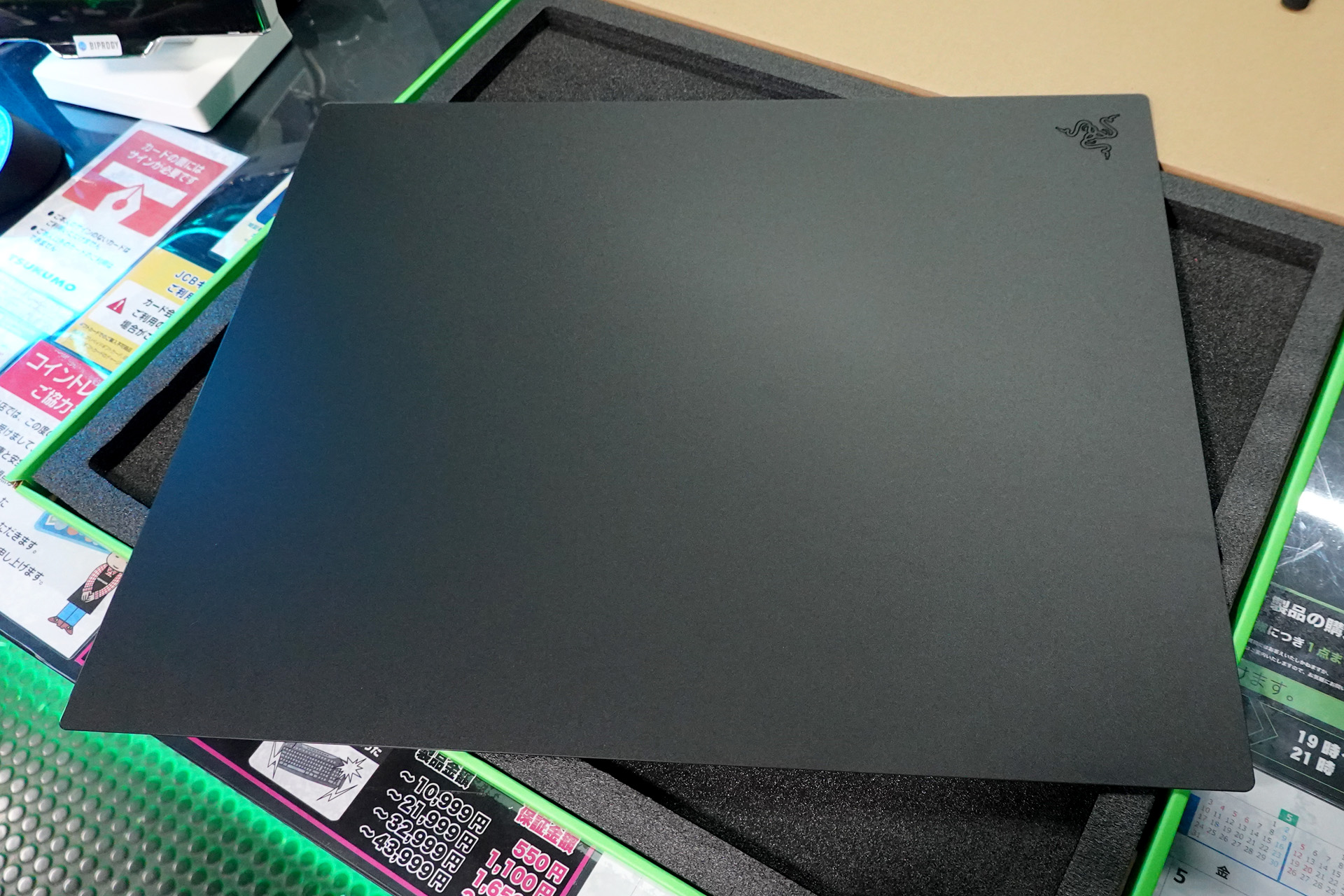 1.9mm厚の薄型ゲーミングガラスマウスパッド「Razer Atlas Pro