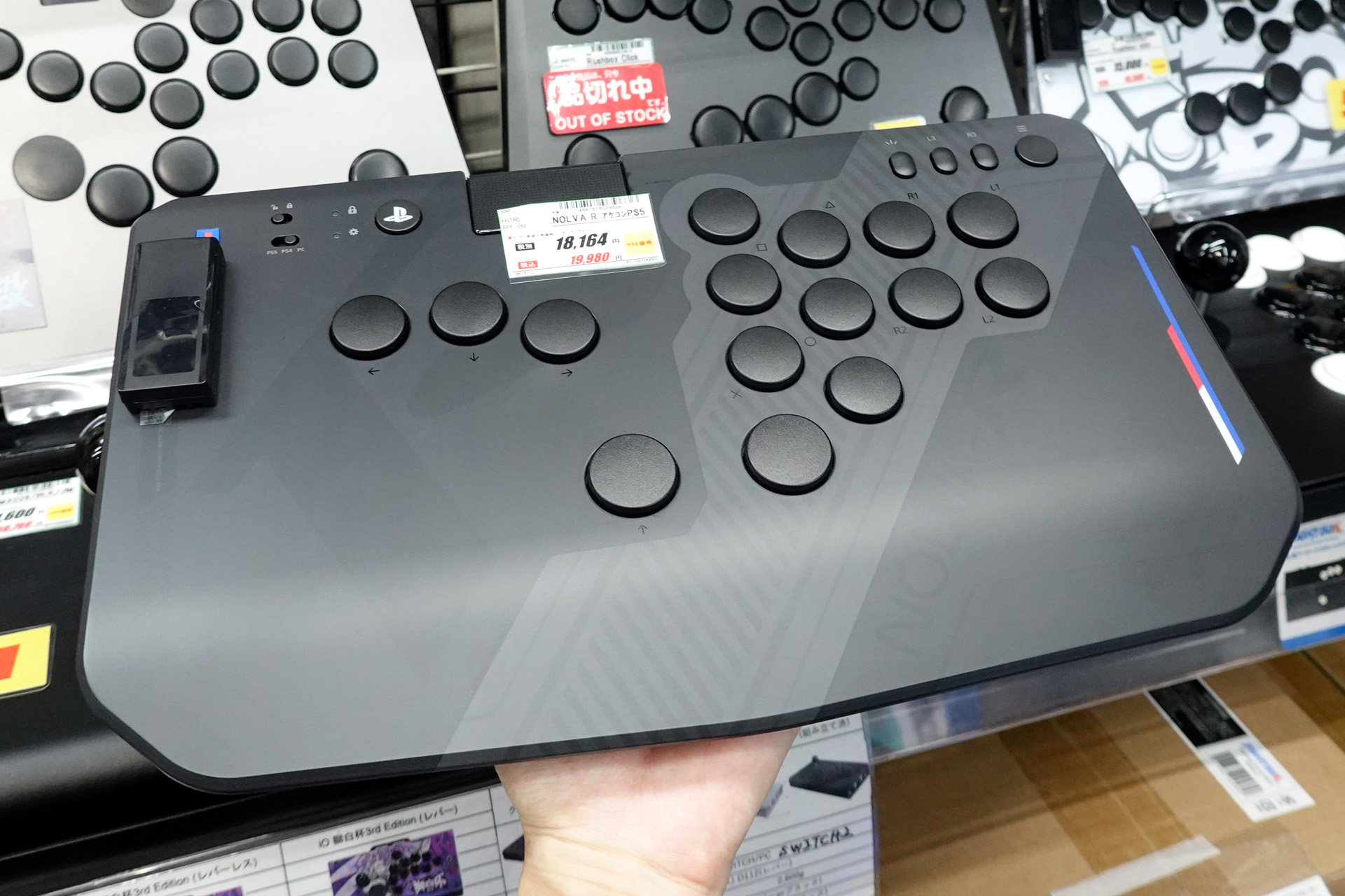 静音ボタンになったホリのレバーレスアケコン「NOLVA Reactor」が発売