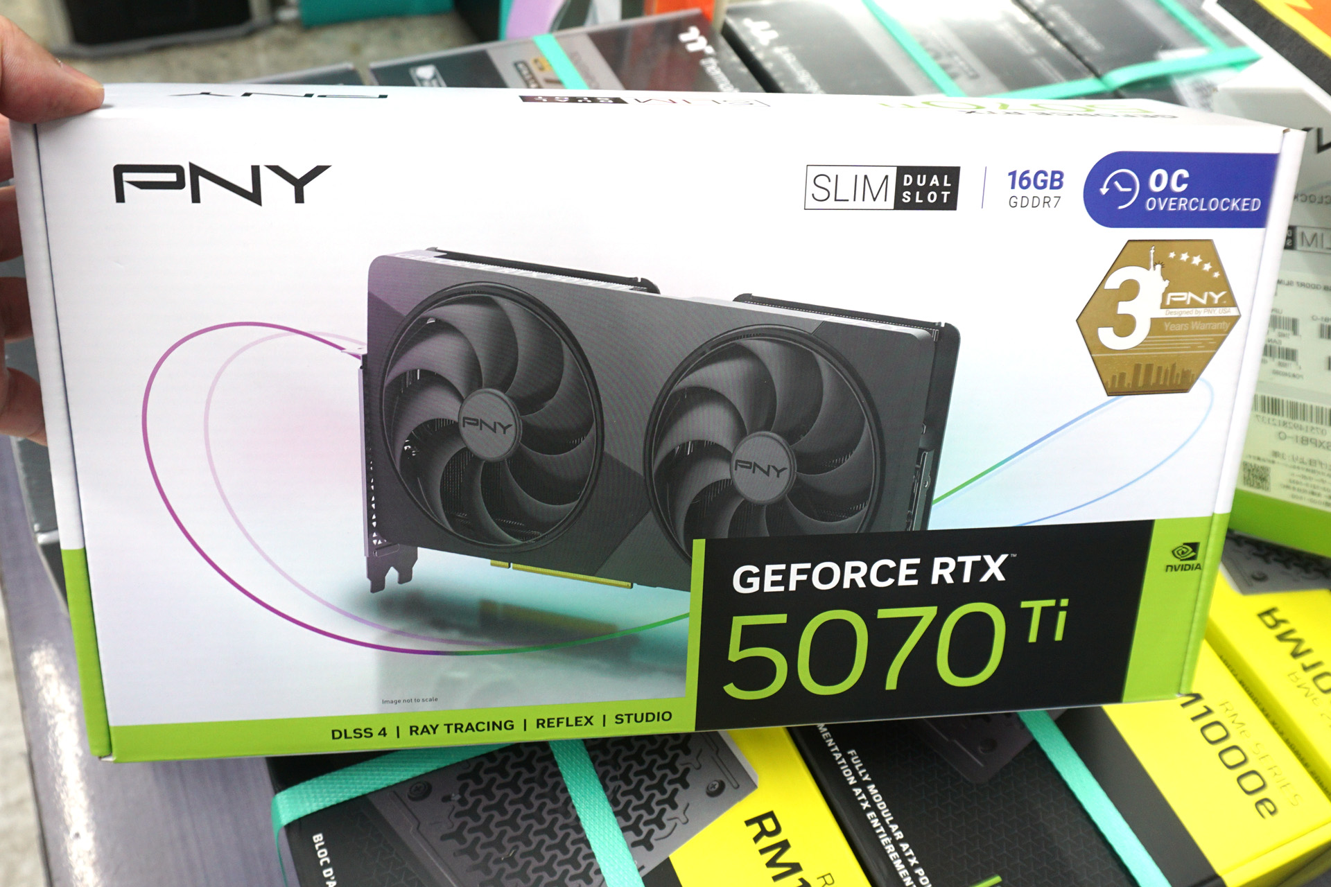 2スロット厚でスリムな「PNY GeForce RTX 5070 Ti Dual-Fan Slim