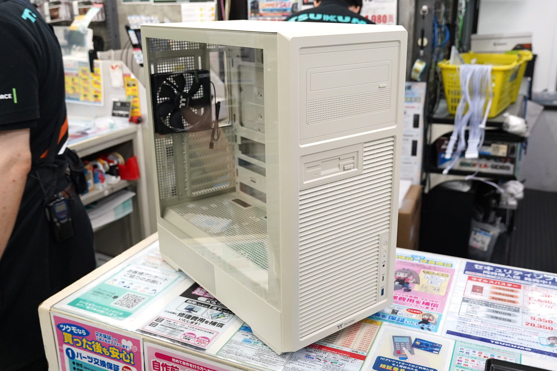 レトロな外観+モダンな内部デザインのPCケース「Retro 360 TG/260 TG