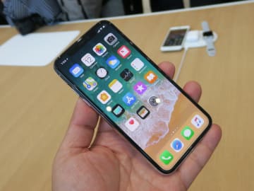 香港版のiPhone 8/8 Plusが店頭販売中、シャッター音無しのSIM