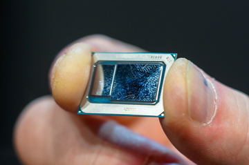 第11世代Core i7+Thunderbolt 4搭載の薄型ノート「Summit B14